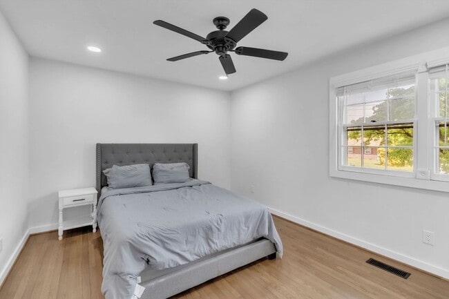Building Photo - Updated 3 Bedroom, 2 Bath Home – Minutes f...