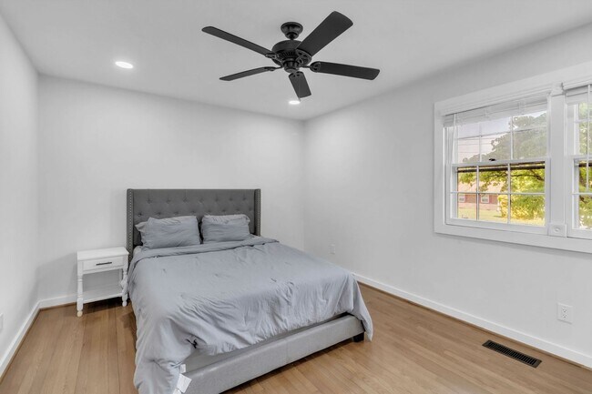 Building Photo - Updated 3 Bedroom, 2 Bath Home – Minutes from Fort Bragg!