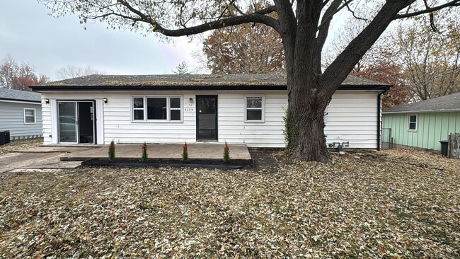 Primary Photo - 5135 Sloan Ave