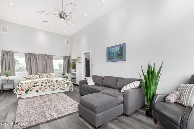 Building Photo - 5561 N Gold Dr