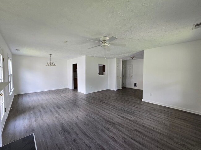 Building Photo - 1521 Kara Ct