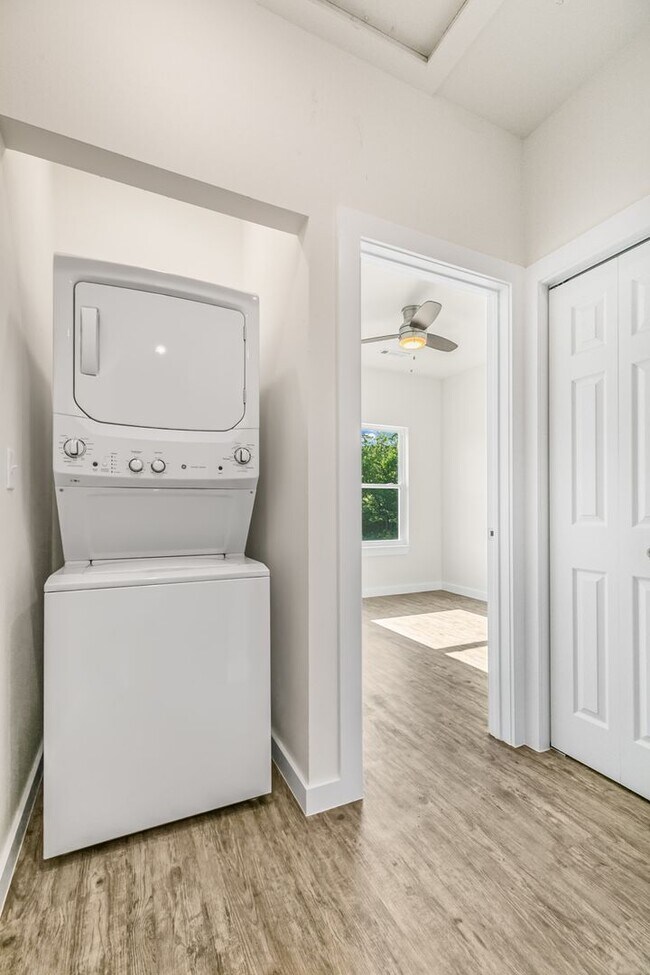 Building Photo - Brand New Townhomes 15 Minutes from Bentonville!