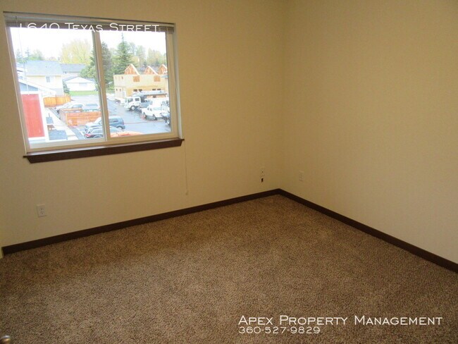 Building Photo - Central Bellingham - Eureka Townhomes