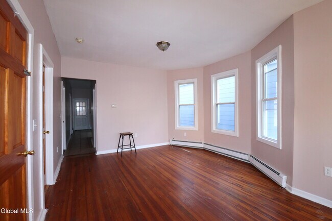 Building Photo - 29 Morris St