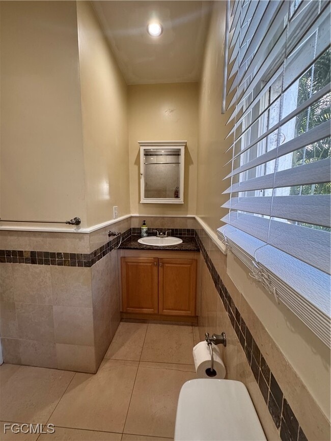 Building Photo - 1618 Woodford Ave