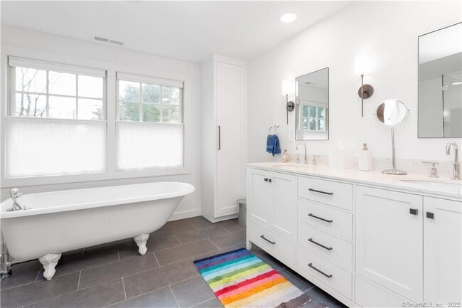 Building Photo - 6 Searles Rd