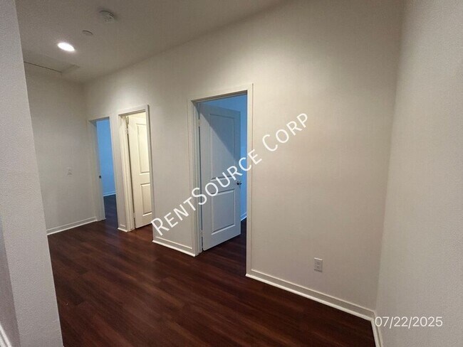 Building Photo - 45051 Marbella St