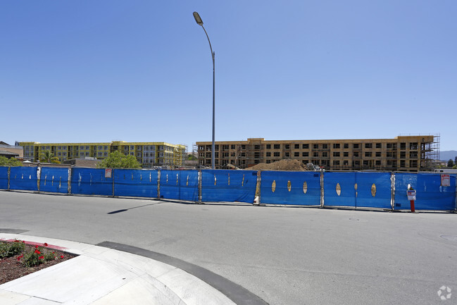 Building Photo - Lexington at Avenue One