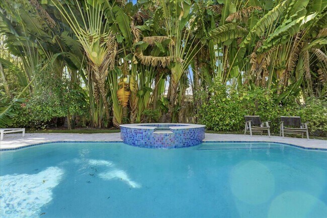 Building Photo - 459 NE 15th Ave