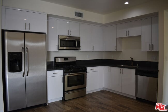 Building Photo - 4504 Colbath Ave