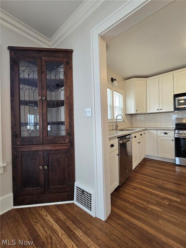 Building Photo - 13839 Clifton Blvd