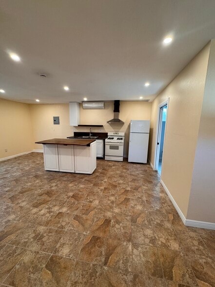 Building Photo - 1116 Delwood Ave