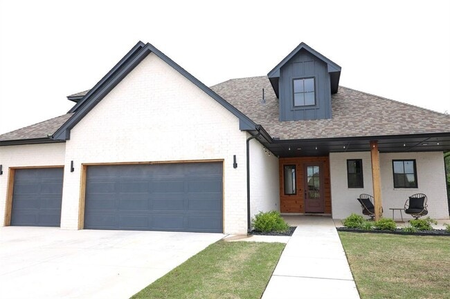 Building Photo - 2117 Aminas Wy