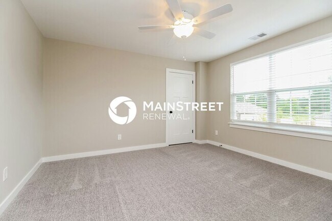 Building Photo - 4 Bedroom Pet-Friendly Home in Murfreesbor...