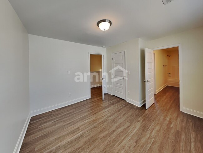 Building Photo - 5516 Central Grove Sq