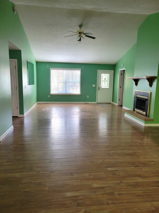 Building Photo - 71 Crest Cir