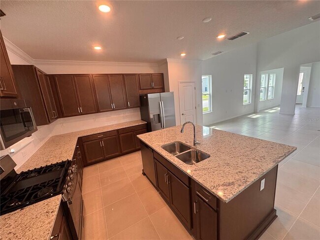 Building Photo - 14727 Field Daisy Dr