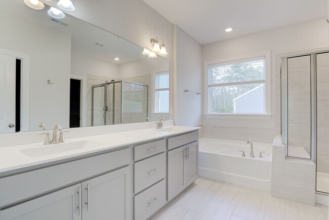 Building Photo - Light & Bright 4BR 3BA house in Tryon, Wak...