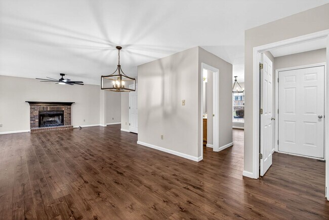 Building Photo - NEWLY RENOVATED HOME