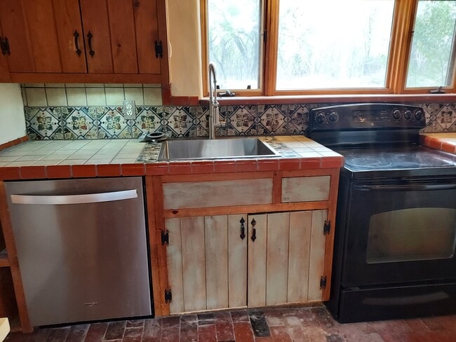 Building Photo - 20 Rancho Ancon Ln