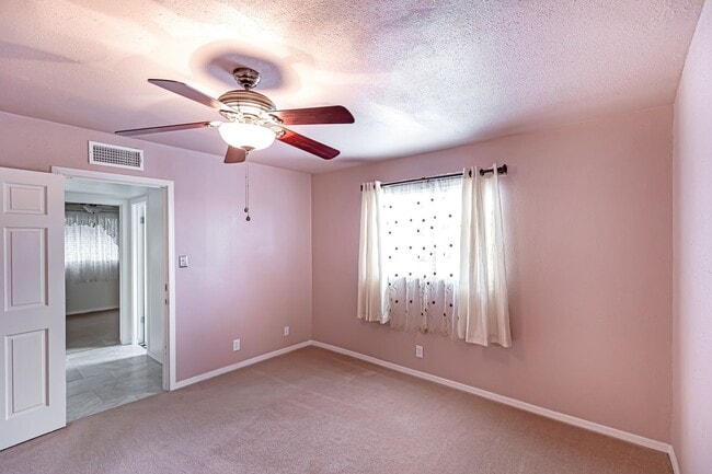 Building Photo - Beautiful Updated Home!