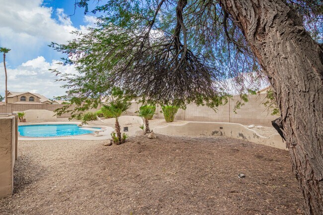 Building Photo - New Listing in Avondale