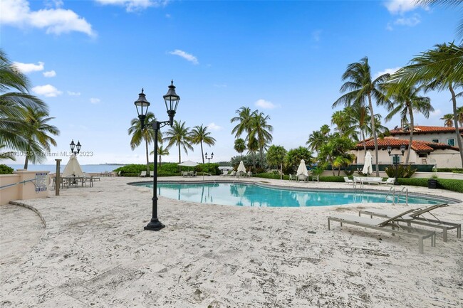 Building Photo - 19116 Fisher Island Dr