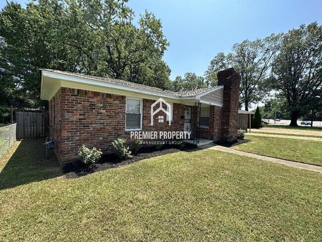 Building Photo - FIRST MONTHS RENT FREE!