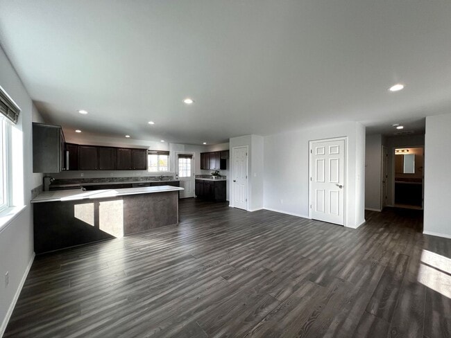 Building Photo - 2005 Ledwich Ave