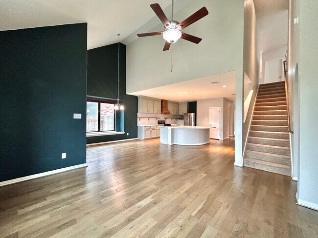 Building Photo - Bright & Beautiful 4 Bed, 3.5 Bath Home with Room for Everyone