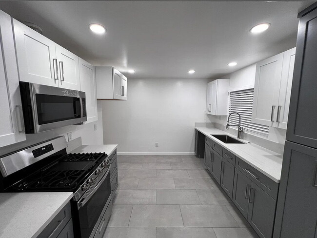 Building Photo - beautiful completely redone property ready to accept long term tenants