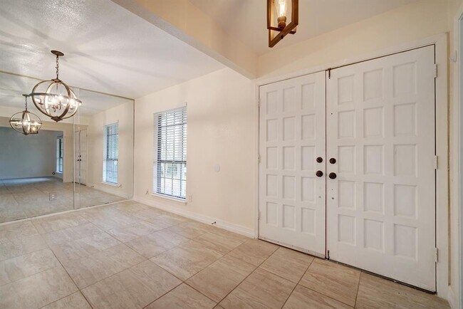 Building Photo - 10509 Doering Ln
