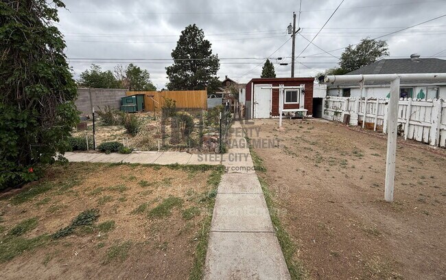 Building Photo - 1222 E 3rd St