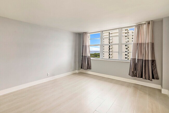 Building Photo - 2121 N Ocean Blvd