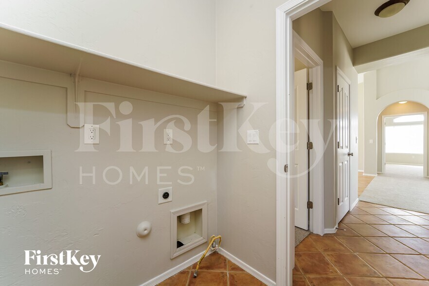 Building Photo - 5705 W Cortaro Crossing Dr