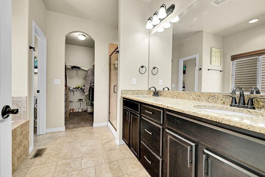 Building Photo - 6829 Juniper Ct