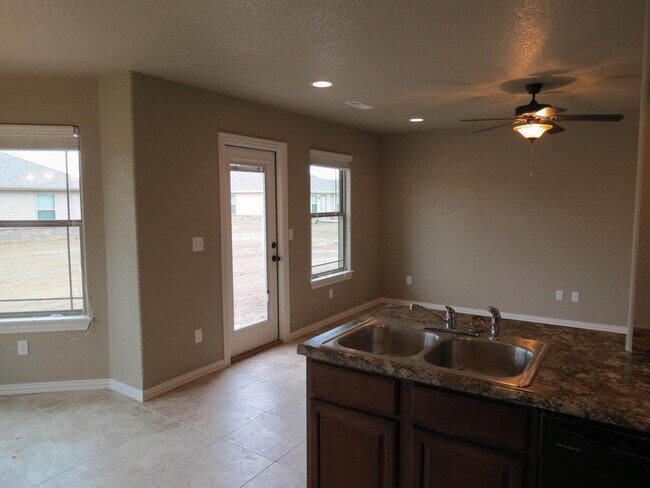Building Photo - 3 Bedroom 2 bath in Prairie Grove! Corner ...