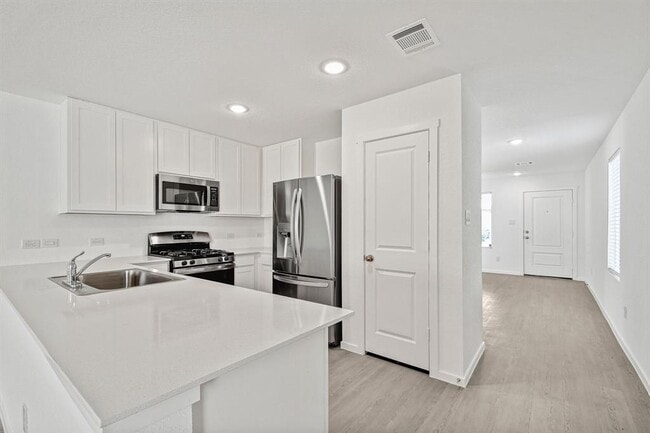 Building Photo - 2413 Legends Crk