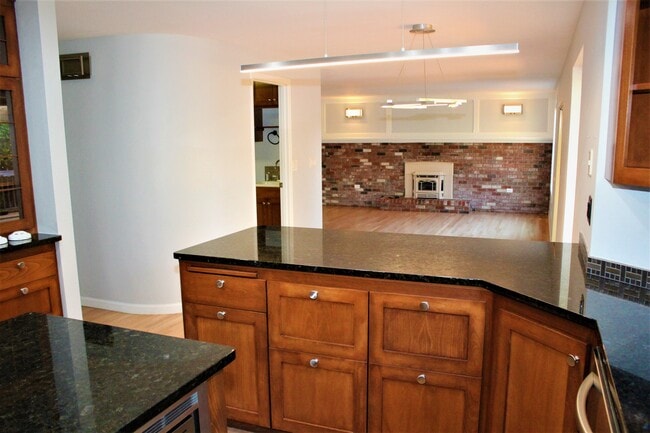 Building Photo - 321 Keach Ct