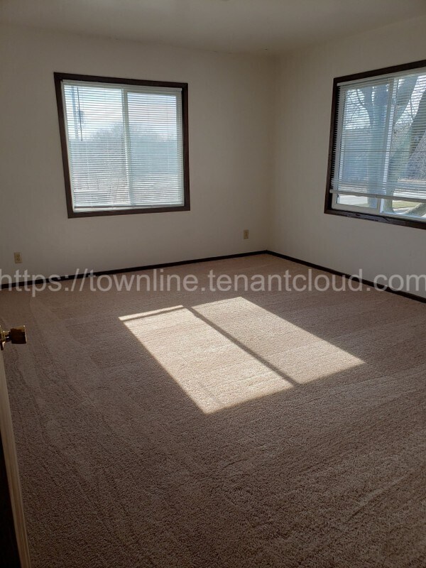 Building Photo - 1404 E Sunset Dr