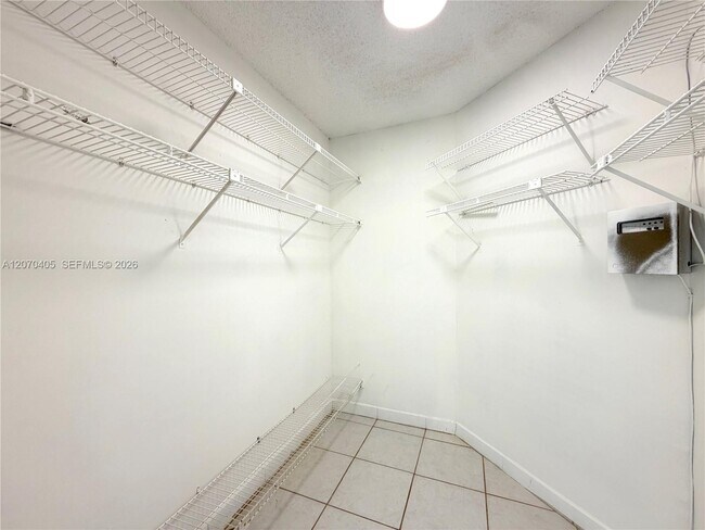 Building Photo - 9850 W Heather Ln