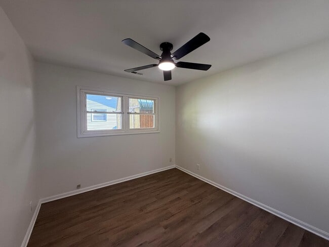 Building Photo - 100 Valley View Dr