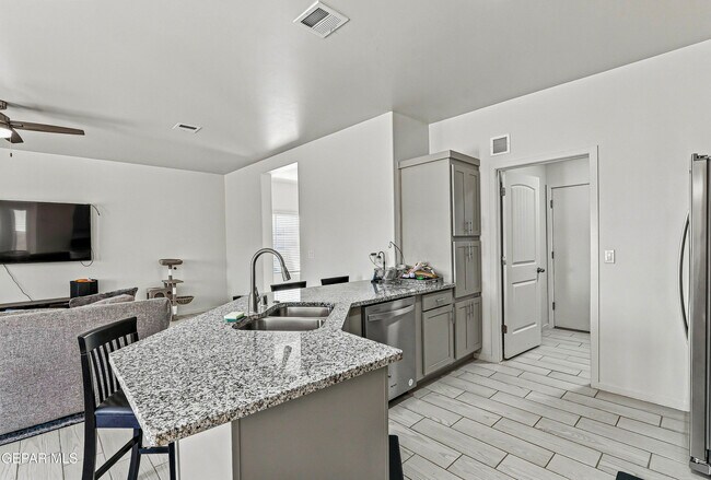 Building Photo - 13420 Highworth Dr