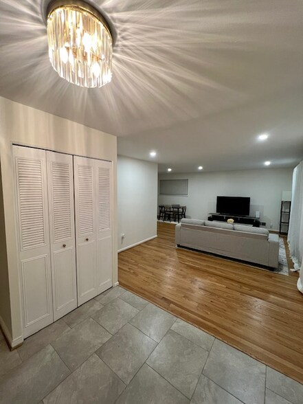 Building Photo - 522 E Indian Spring Dr