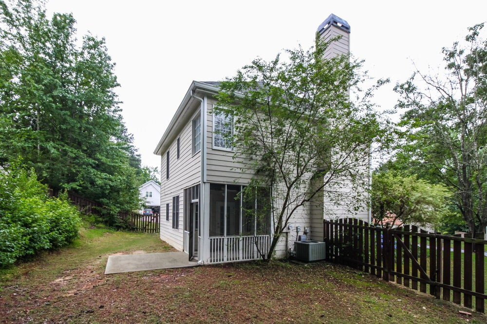 Building Photo - 7026 Surrey Dr