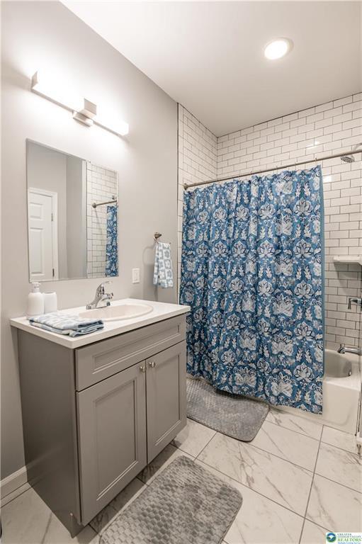 Building Photo - 948 N Front St