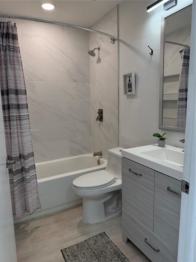 Building Photo - 5596 SW 28th Terrace