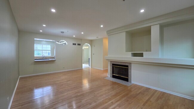 Building Photo - 2631 N Greenwood Ave