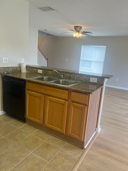 Building Photo - 7954 Carriage Pointe Dr