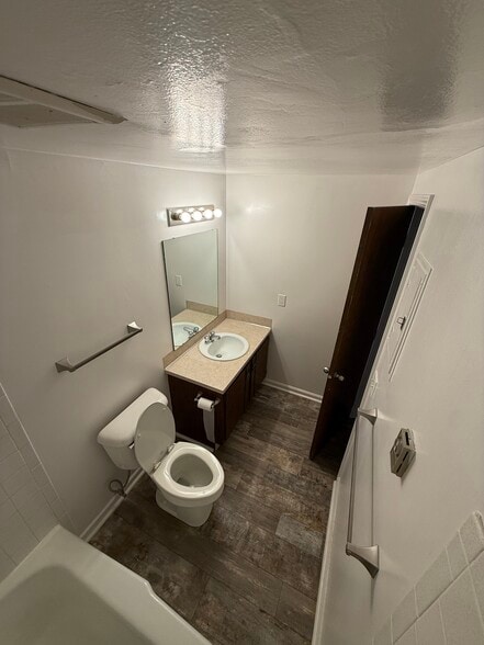 Building Photo - 123 2nd Ave